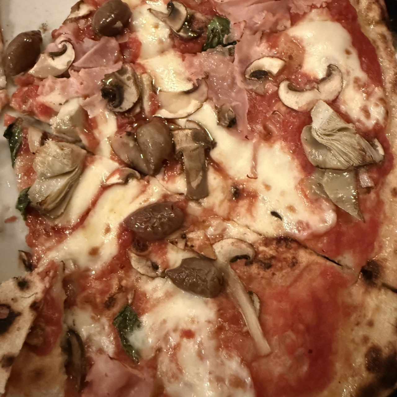 Pizza roja 4 estaciones 