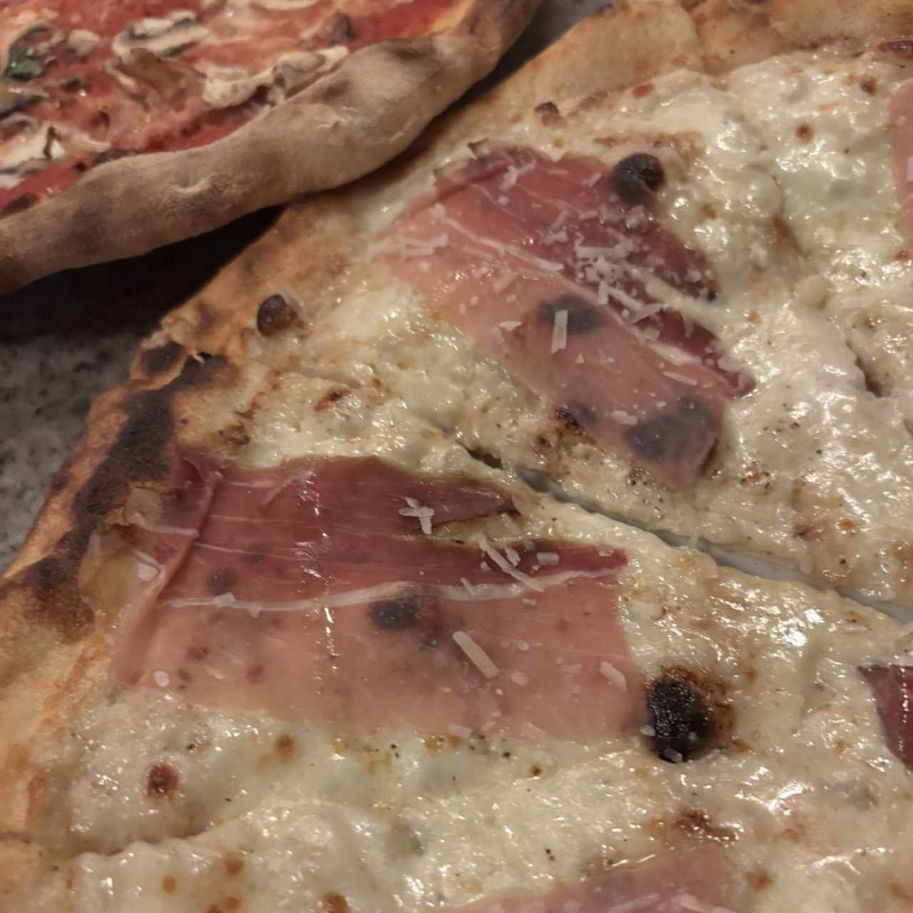 Pizzas Blancas - Speck e Gorgonzola