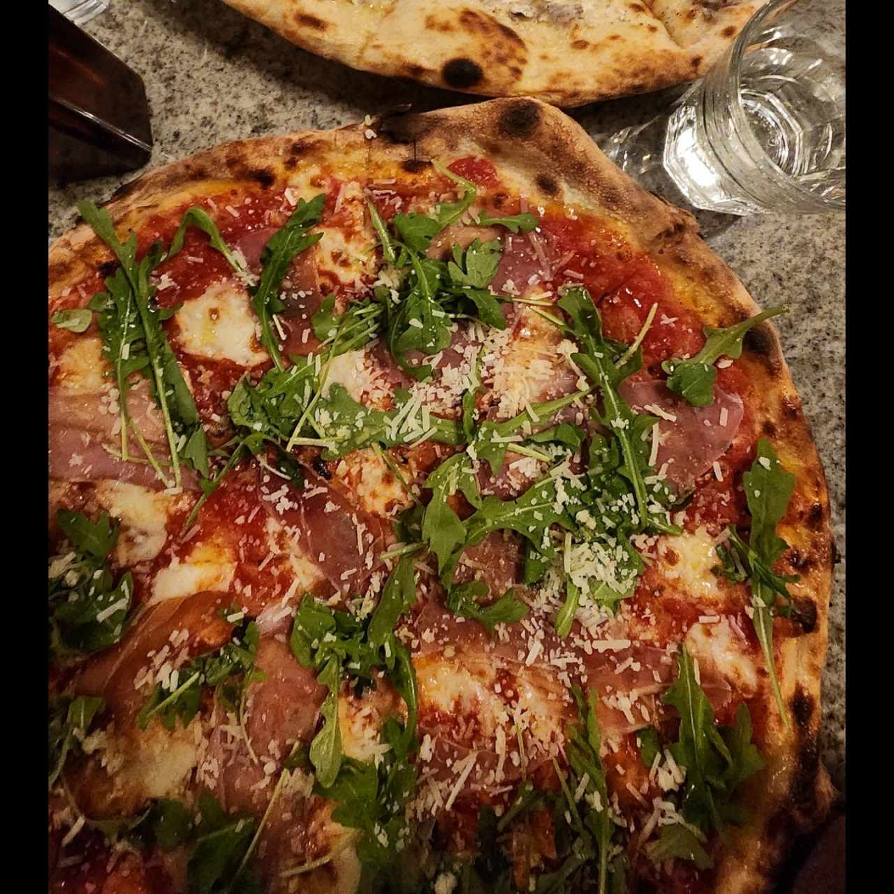 Pizzas Rojas - Prosciutto e Rucula