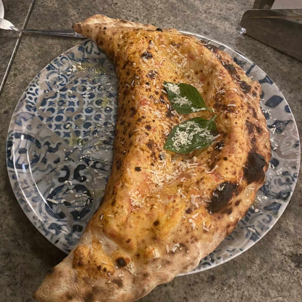 Pizzas Rojas - Calzone Tradicional