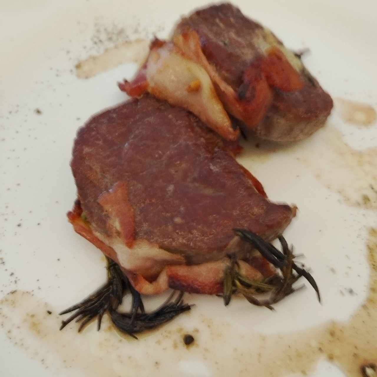 Filete res con tocino 