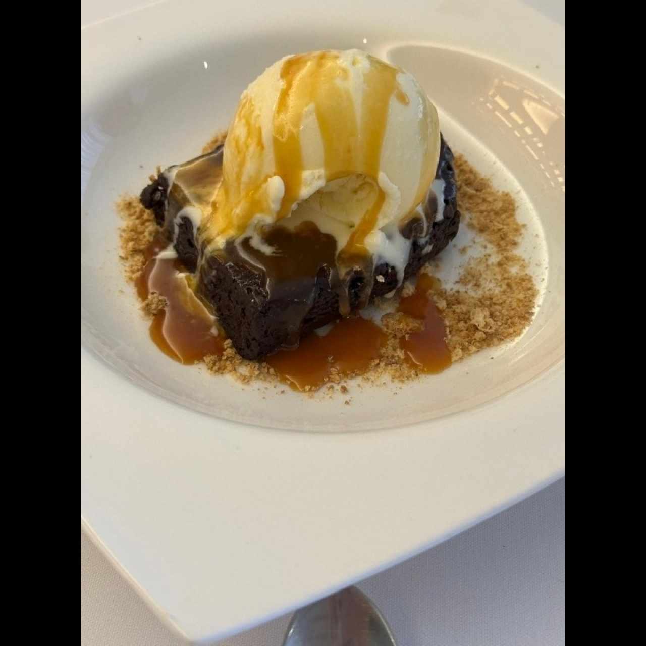 Brownie con helado 