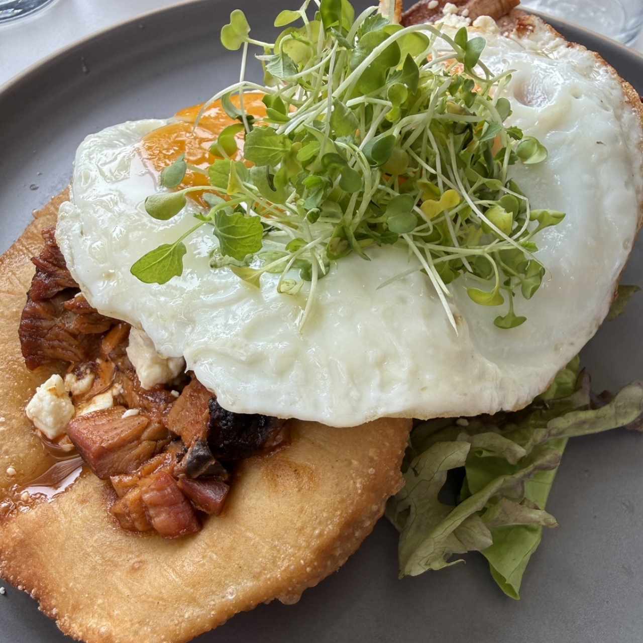 HOJALDRA BRISKET AL ESTILO AU CHEVAL