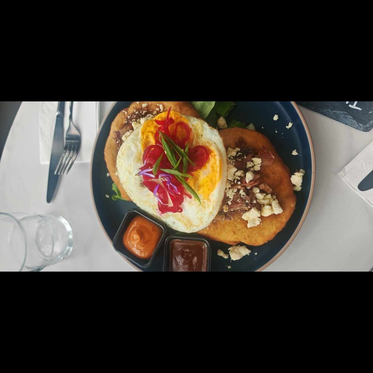 HOJALDRA BRISKET AL ESTILO AU CHEVAL