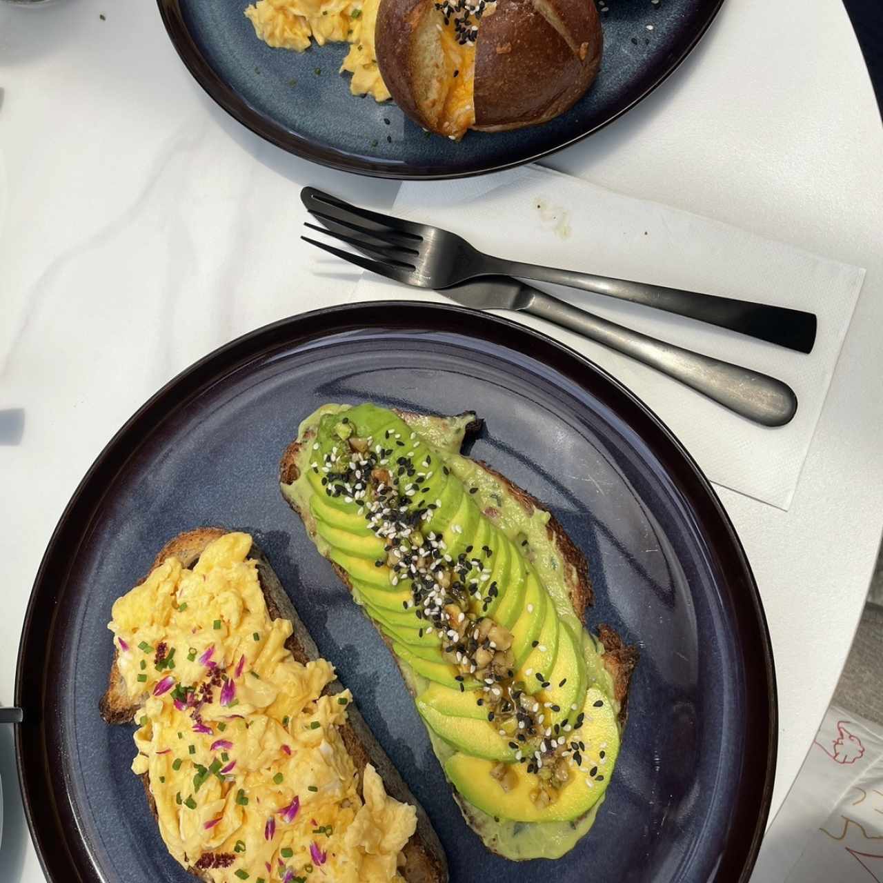 not oyster toast con huevo