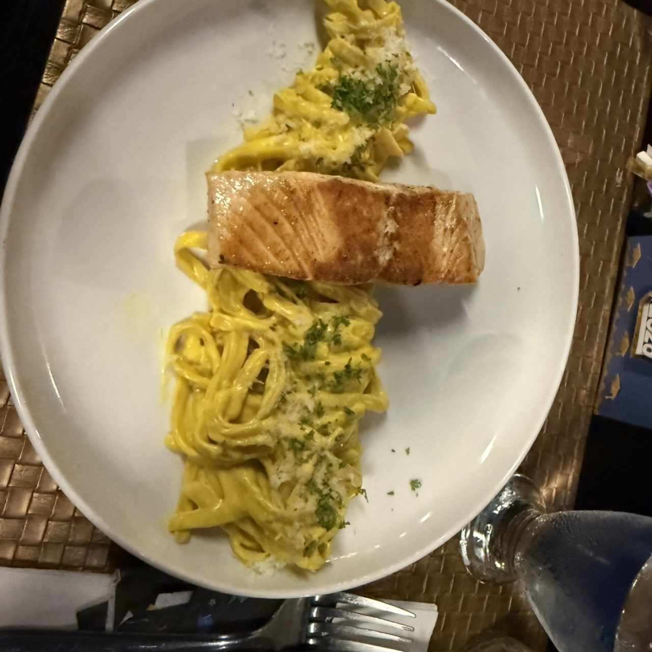 PLATOS FUERTES - Salmón Urano