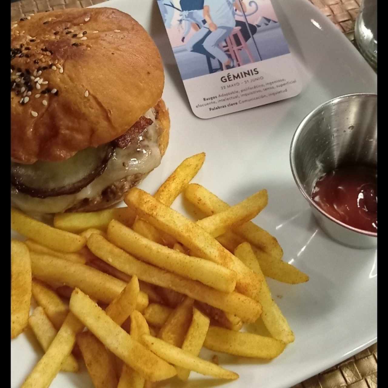 PLATOS FUERTES - Hamburguesa Astro