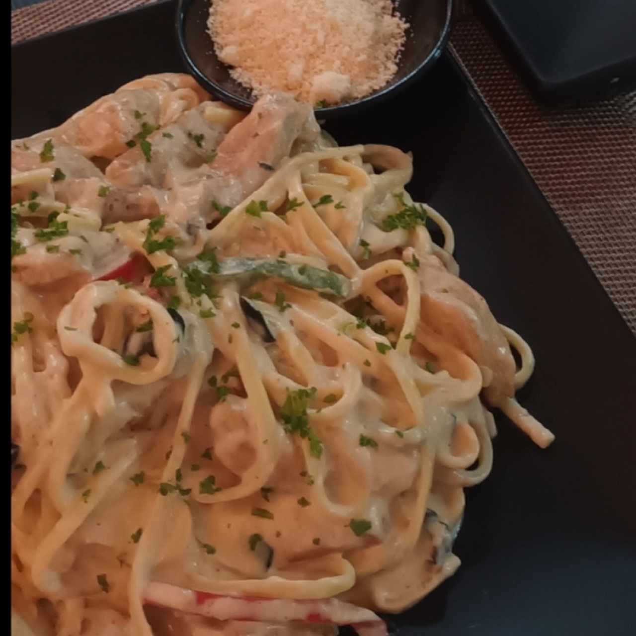 Pasta Alfredo con pollo