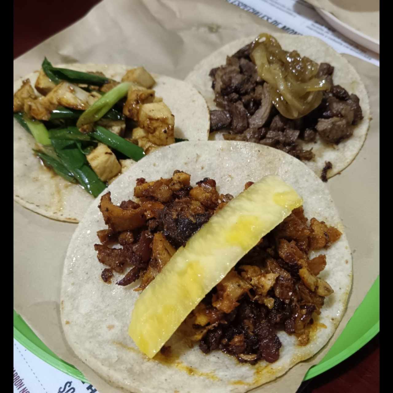 Tacos de bistec, pollo y pastor 