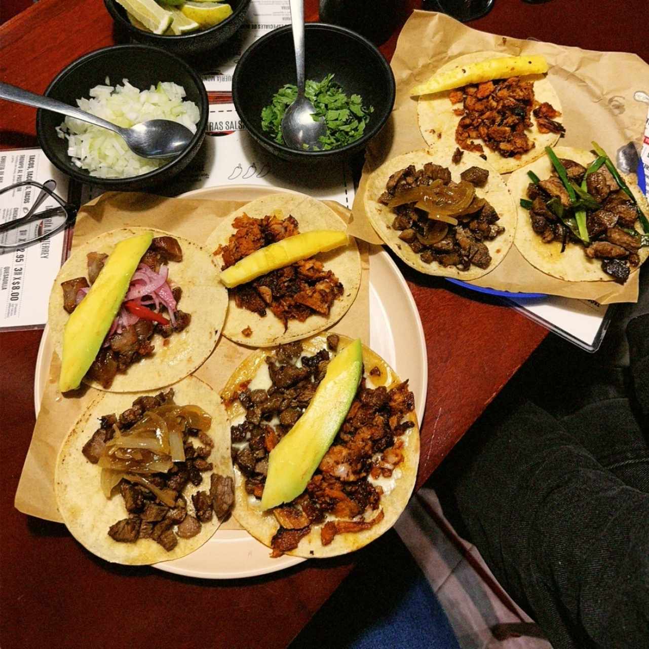 Tacos al pastor, de chicharrón, de chuleta y campechana
