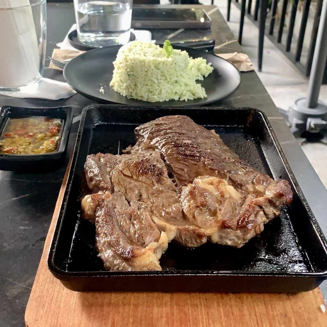 Ribeye con Arroz Verde.  No me sorprendio
