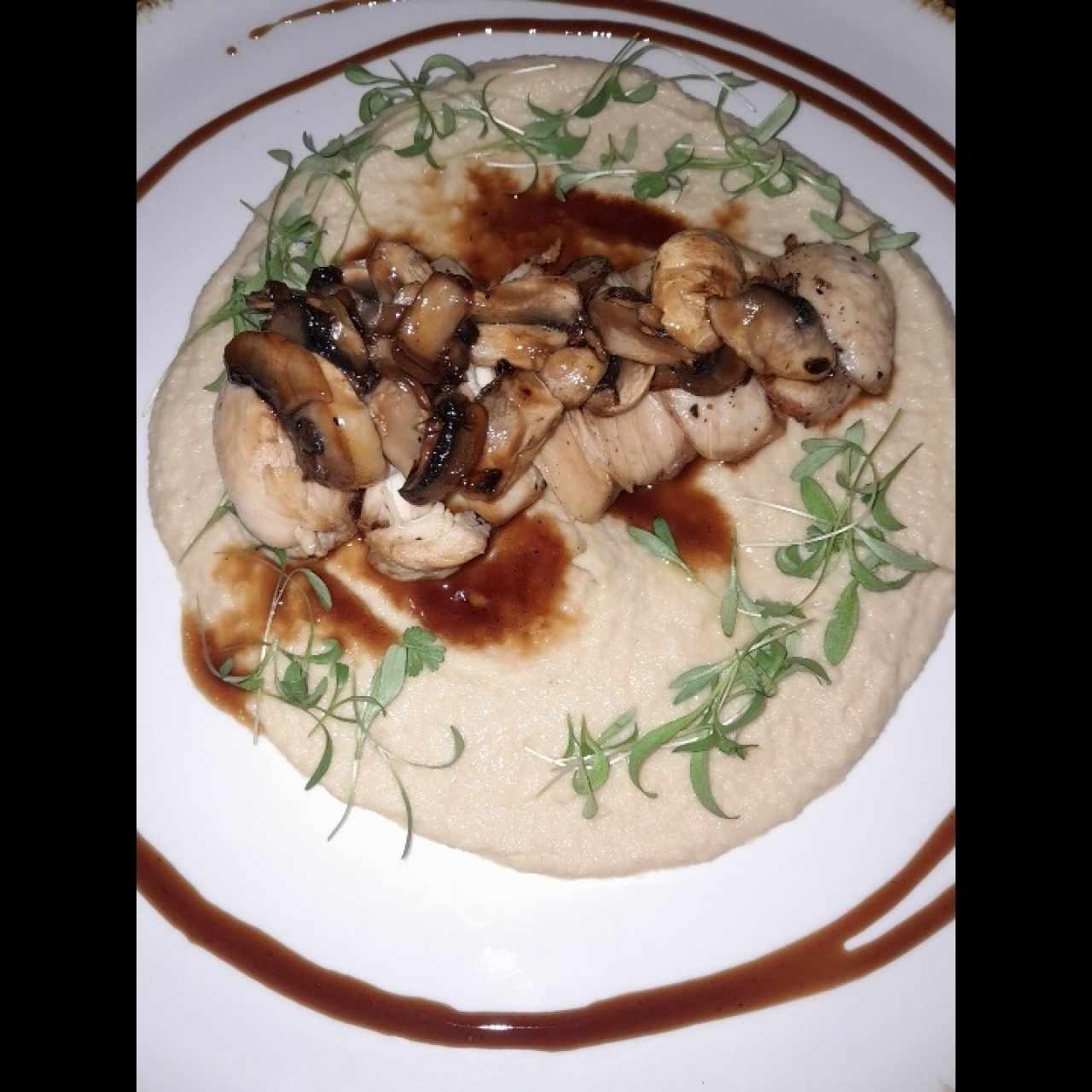 Pollo con humus