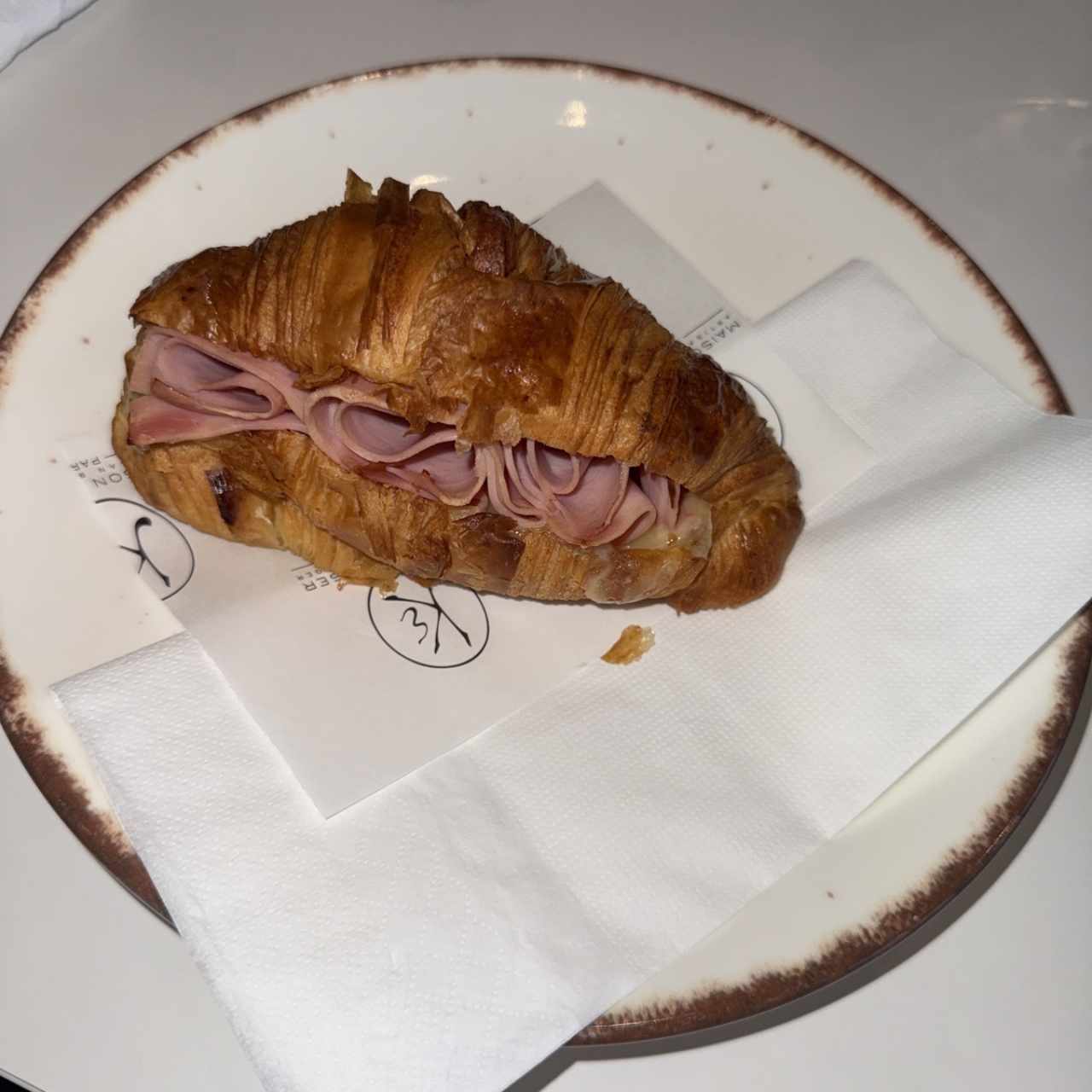 Croissant de jamon y queso