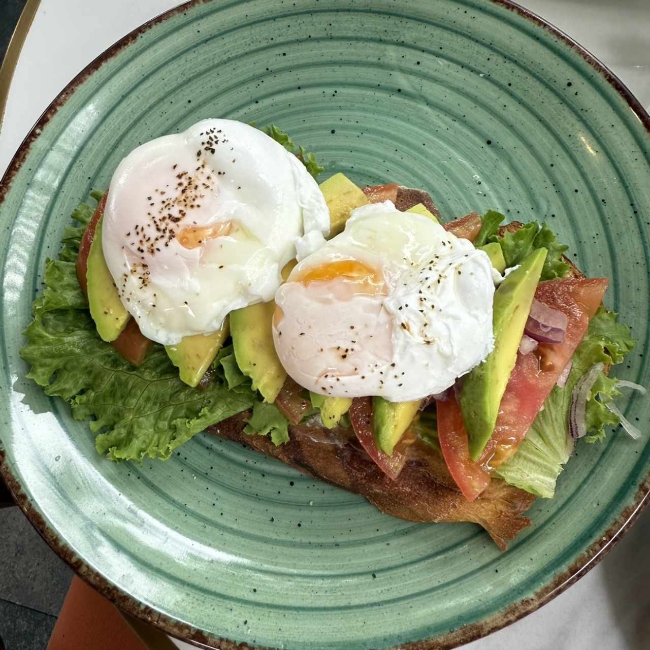 Huevos Benedictinos de Pavo o de Salmón