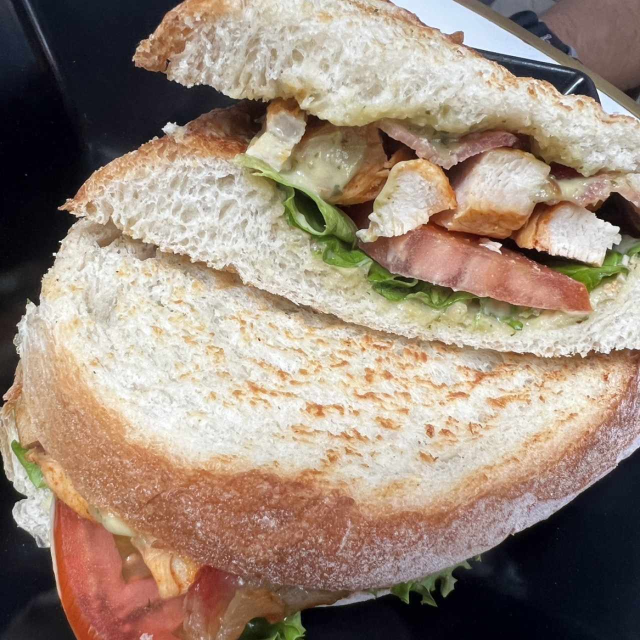 Sandwich de pollo y crema de agyacate 