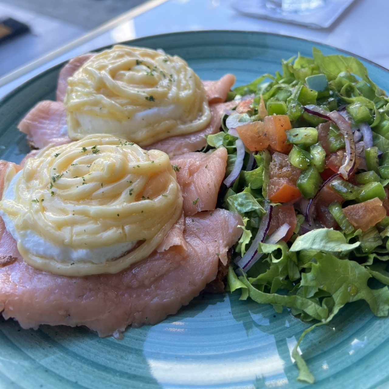 Huevos Benedictinos de Pavo o de Salmón