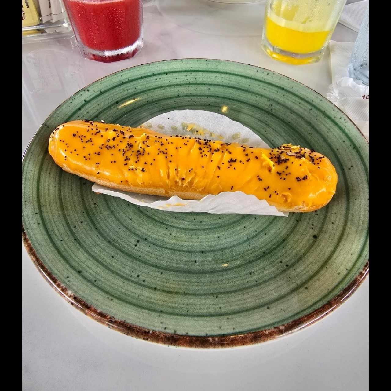 eclair de maracuyá 