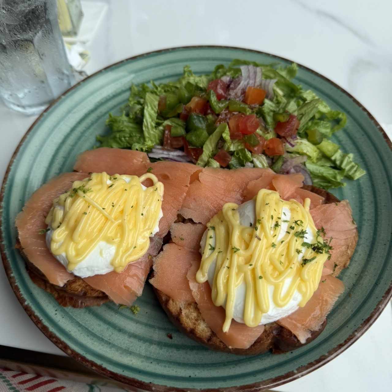 Huevos Benedictinos de Pavo o de Salmón