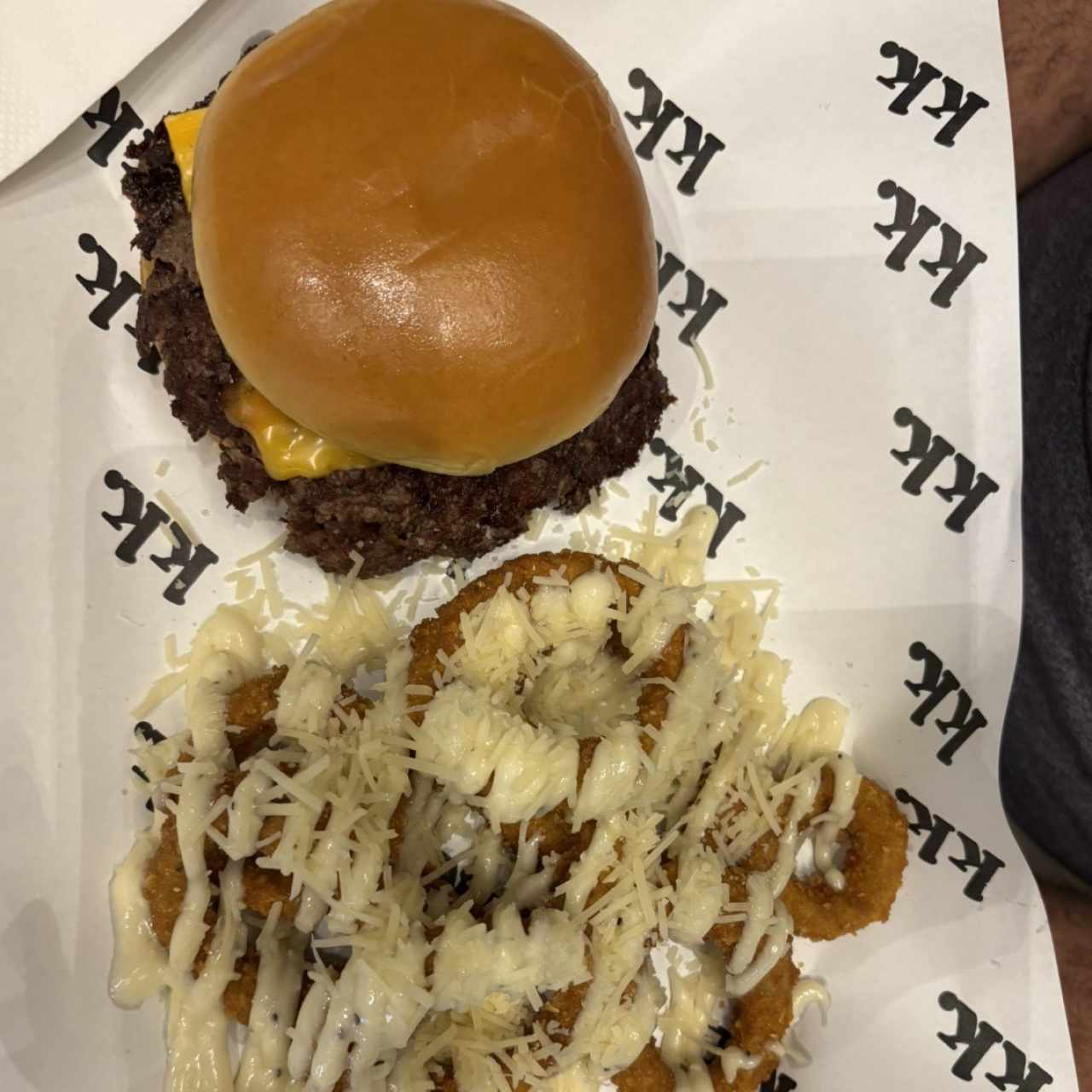 The Burgers - Cheesy B