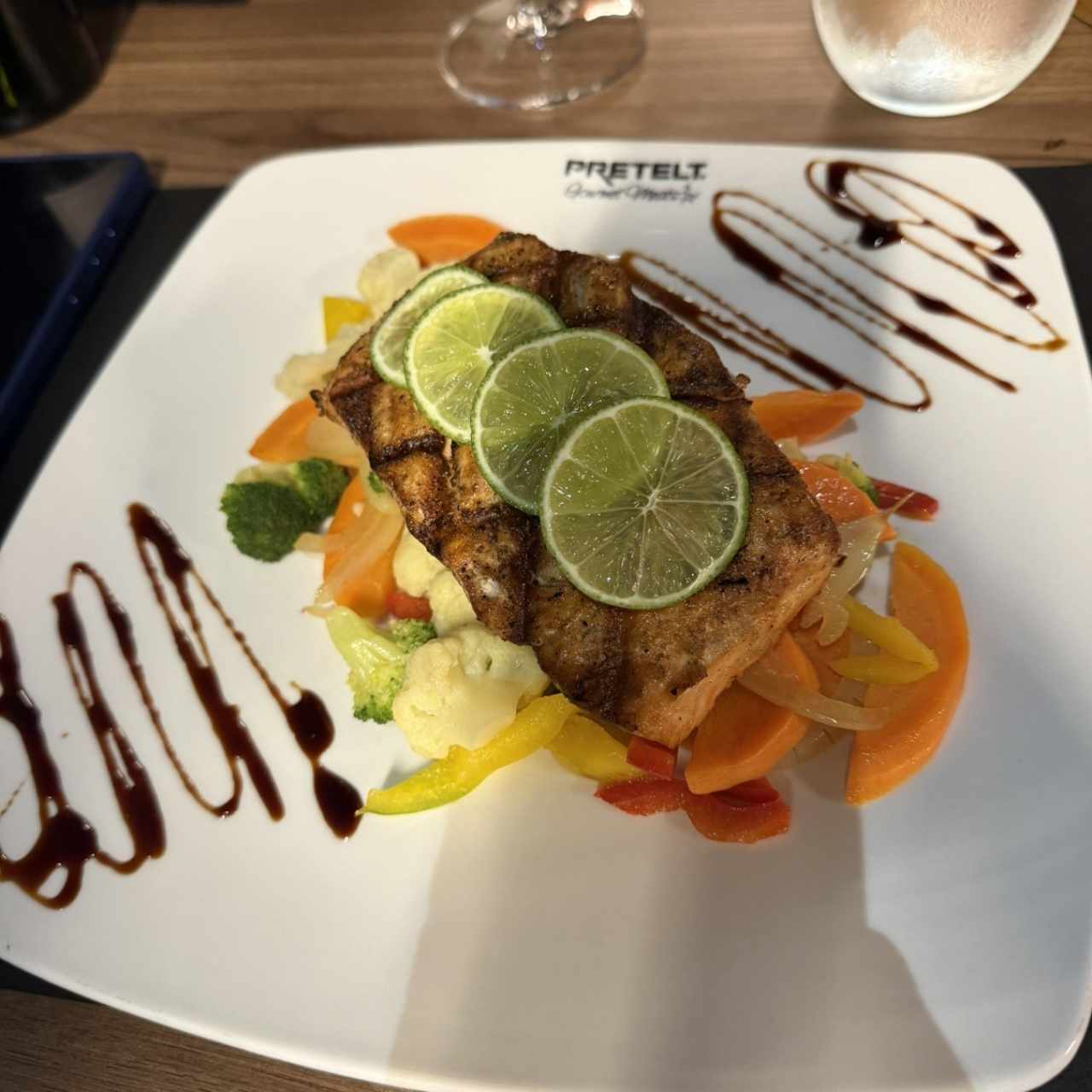 SALMÓN AL GRILL