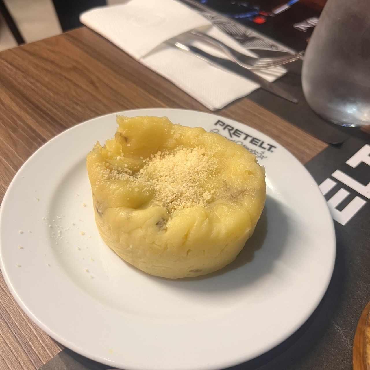ARROZ PILAF , PAPAS FRITAS, PAPAS WEDGE , PURÉ RUSTICO,YUQUITAS,AROS DE CEBOLLA, VEGETALES AL VAPOR , MAC Y CHEESE.