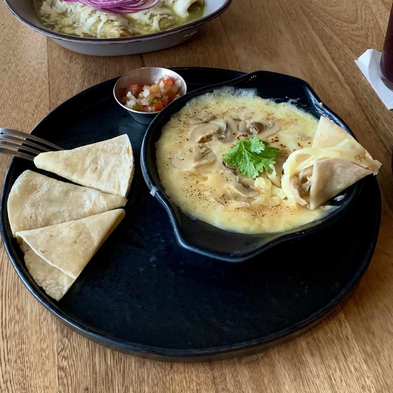 Queso Fundido con Champiñones