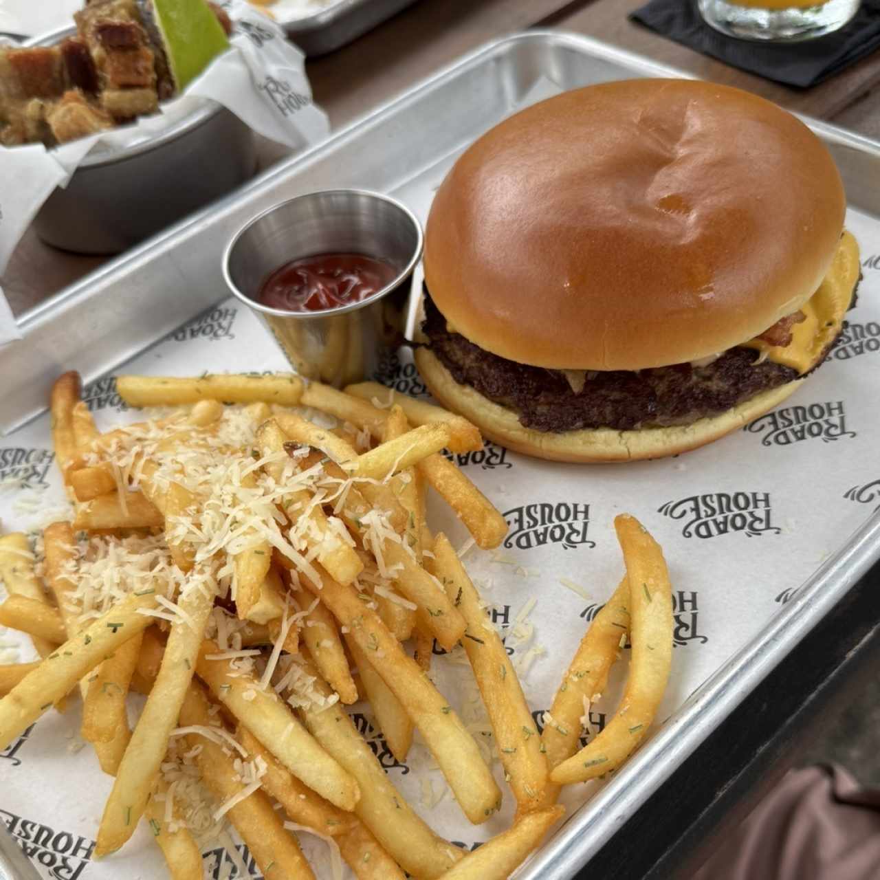 Para Repellar - Road House Burger