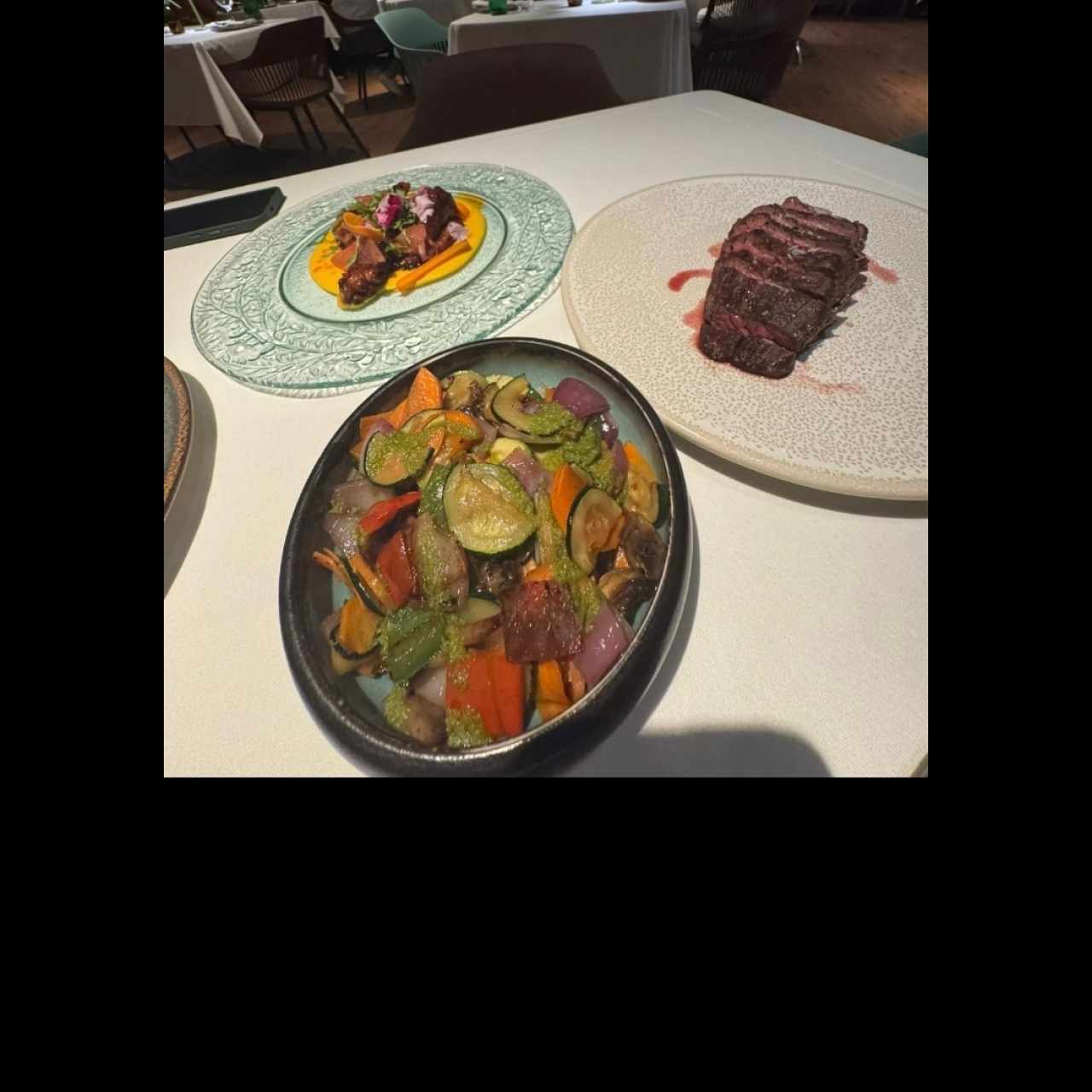 vacío con vegetales salteados