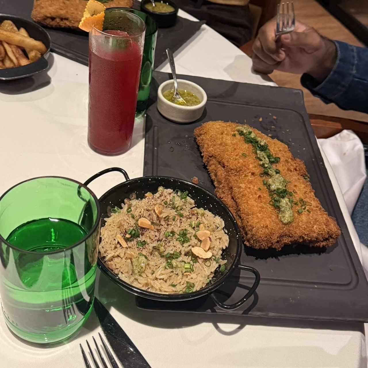 Milanesa de Res, Arroz con almendras 