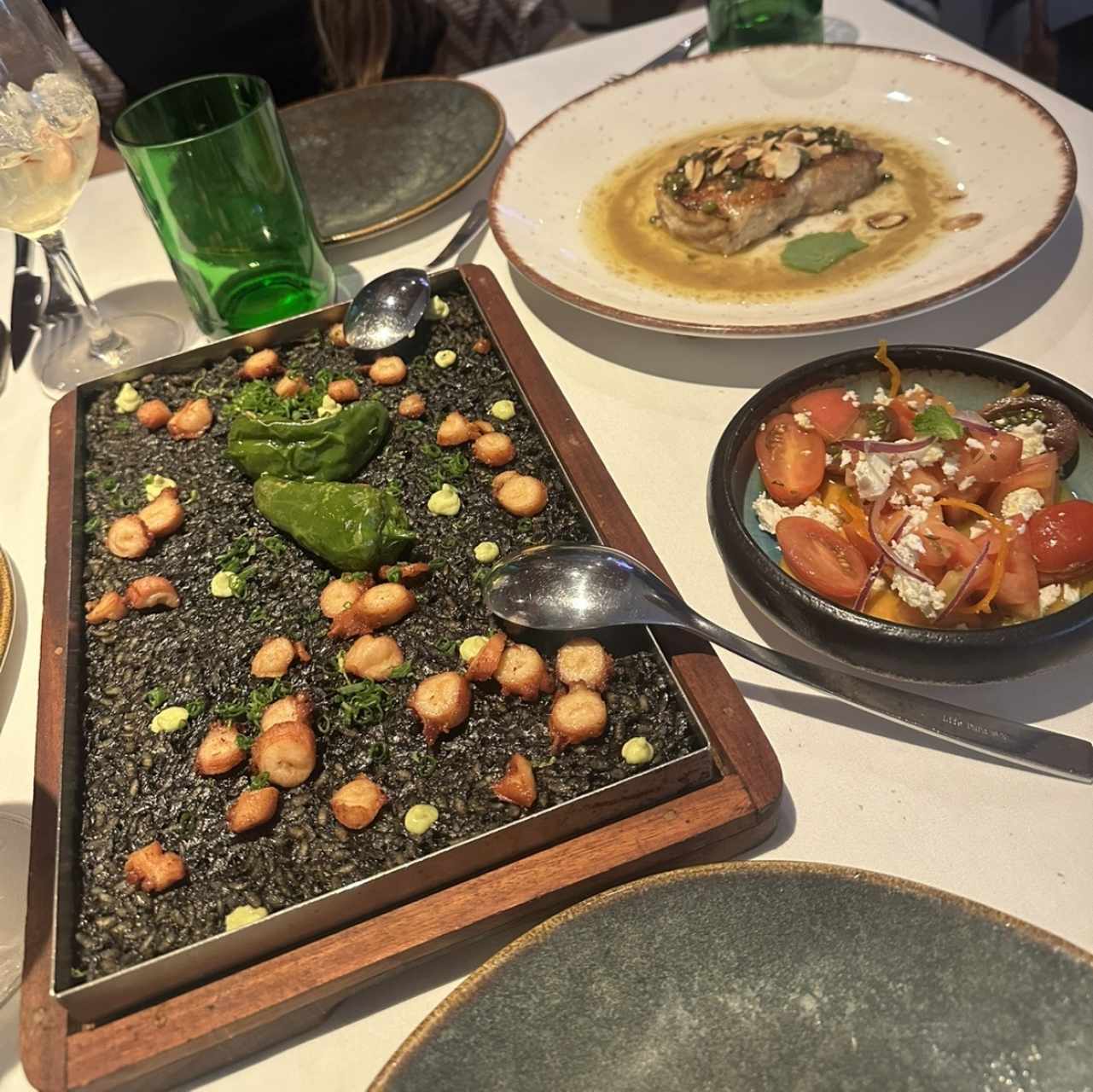 Arroz negro con pulpo y almejas 