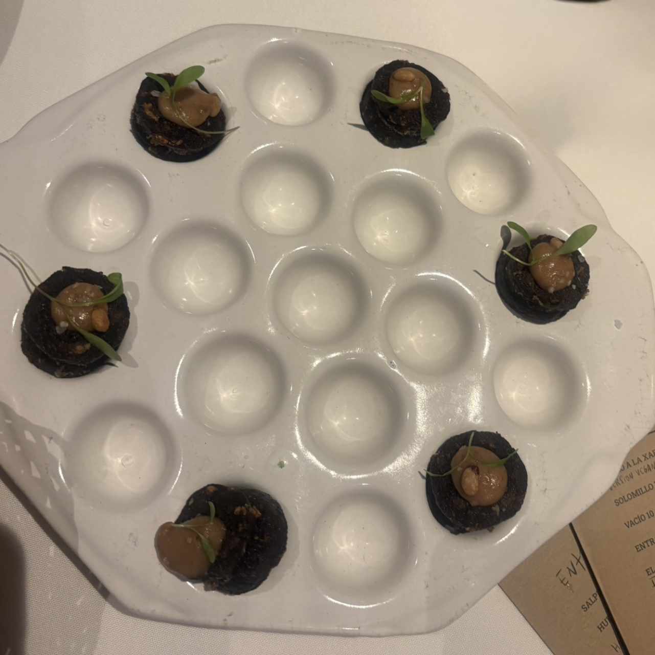 MORCILLA, MANZANA Y PIÑONES