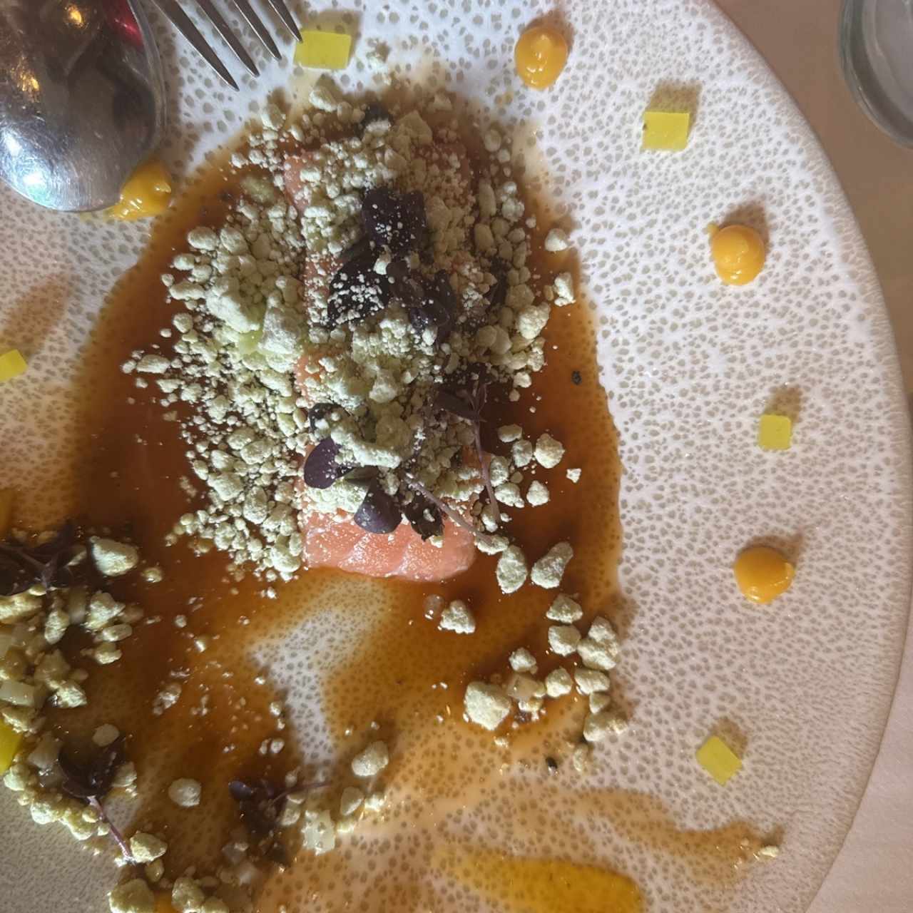 SASHIMI THAI DE SALMÓN SALVAJE