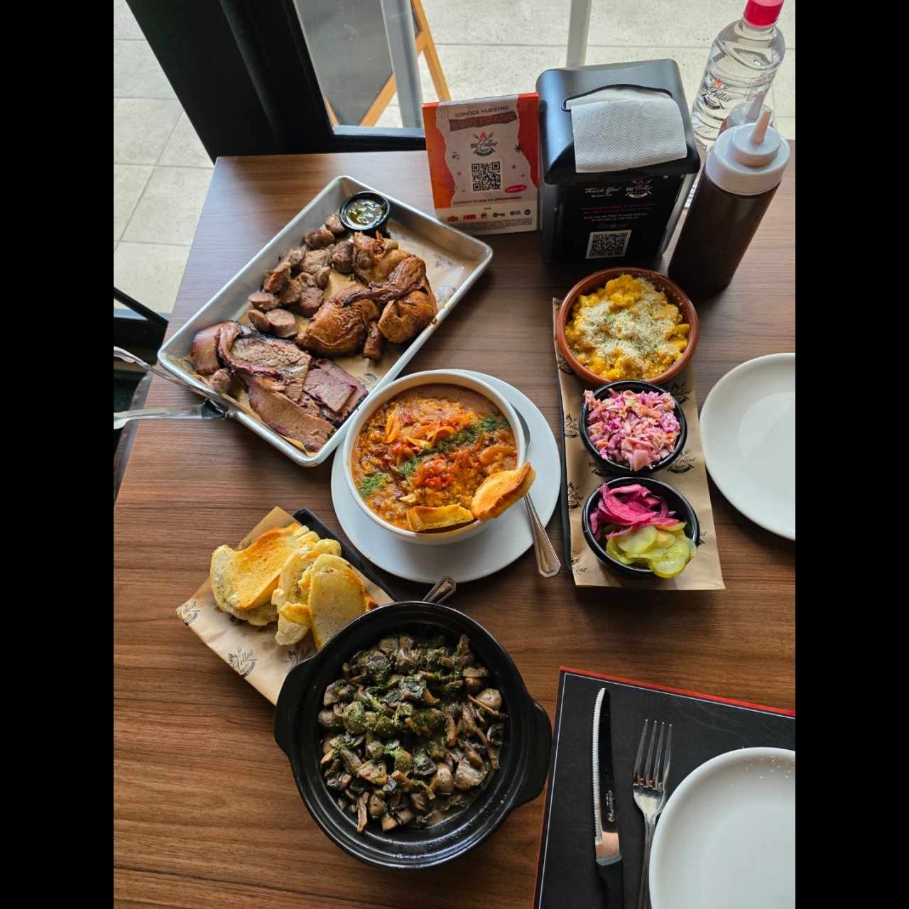Guacho de Rabito, hongos frescos al ajillo, y bandeja Kansas