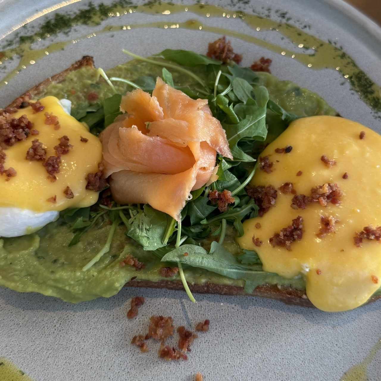 HUEVOS BENEDICTINOS CON SALMÓN