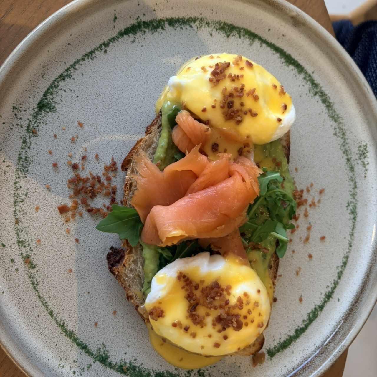 HUEVOS BENEDICTINOS CON SALMÓN