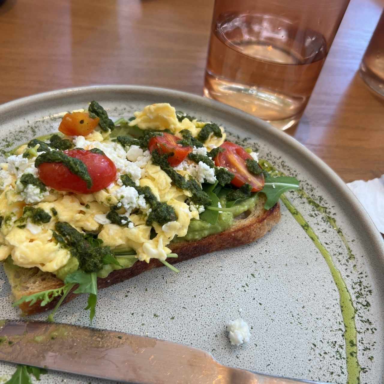 DESAYUNOS - BUNGLA AVOCADO TOAST