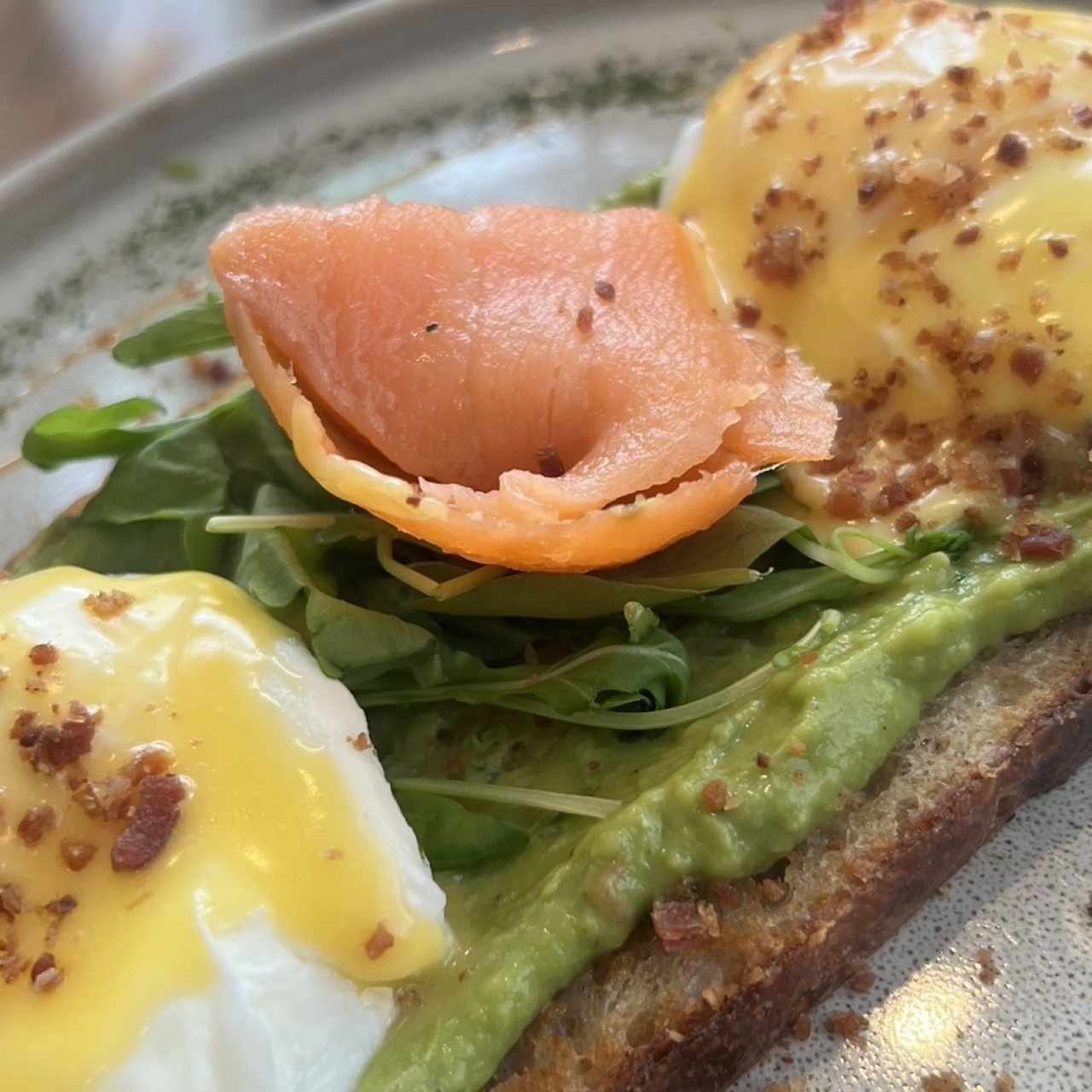 HUEVOS BENEDICTINOS CON SALMÓN