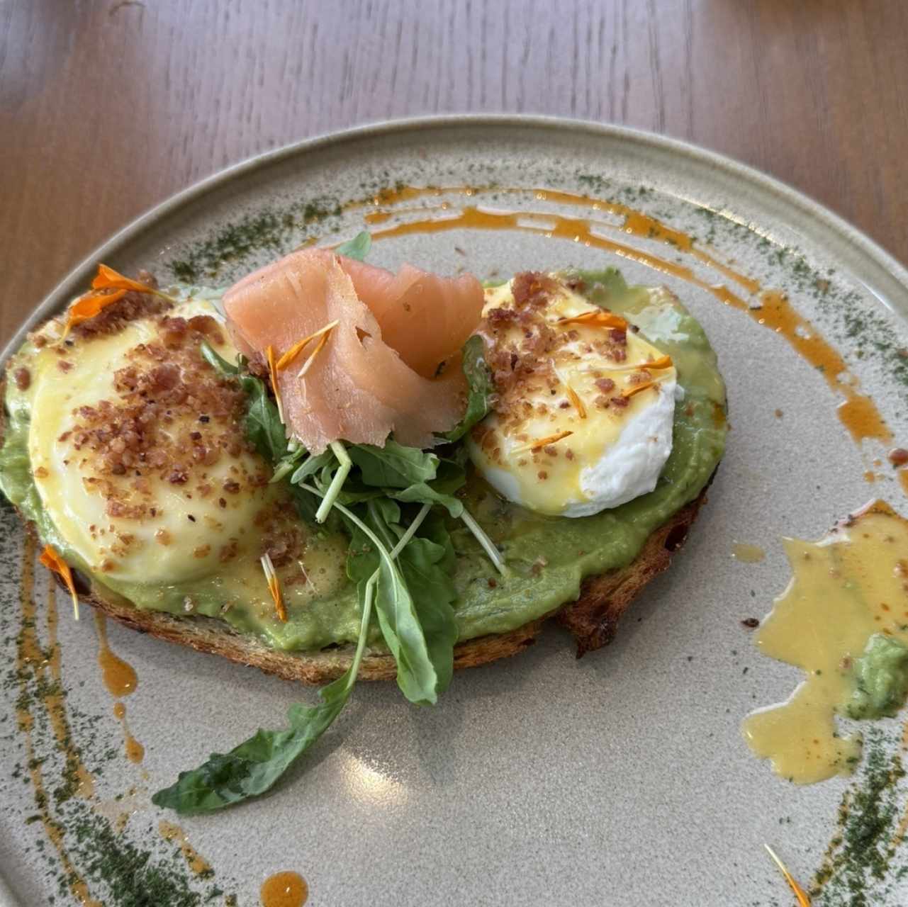 HUEVOS BENEDICTINOS CON SALMÓN
