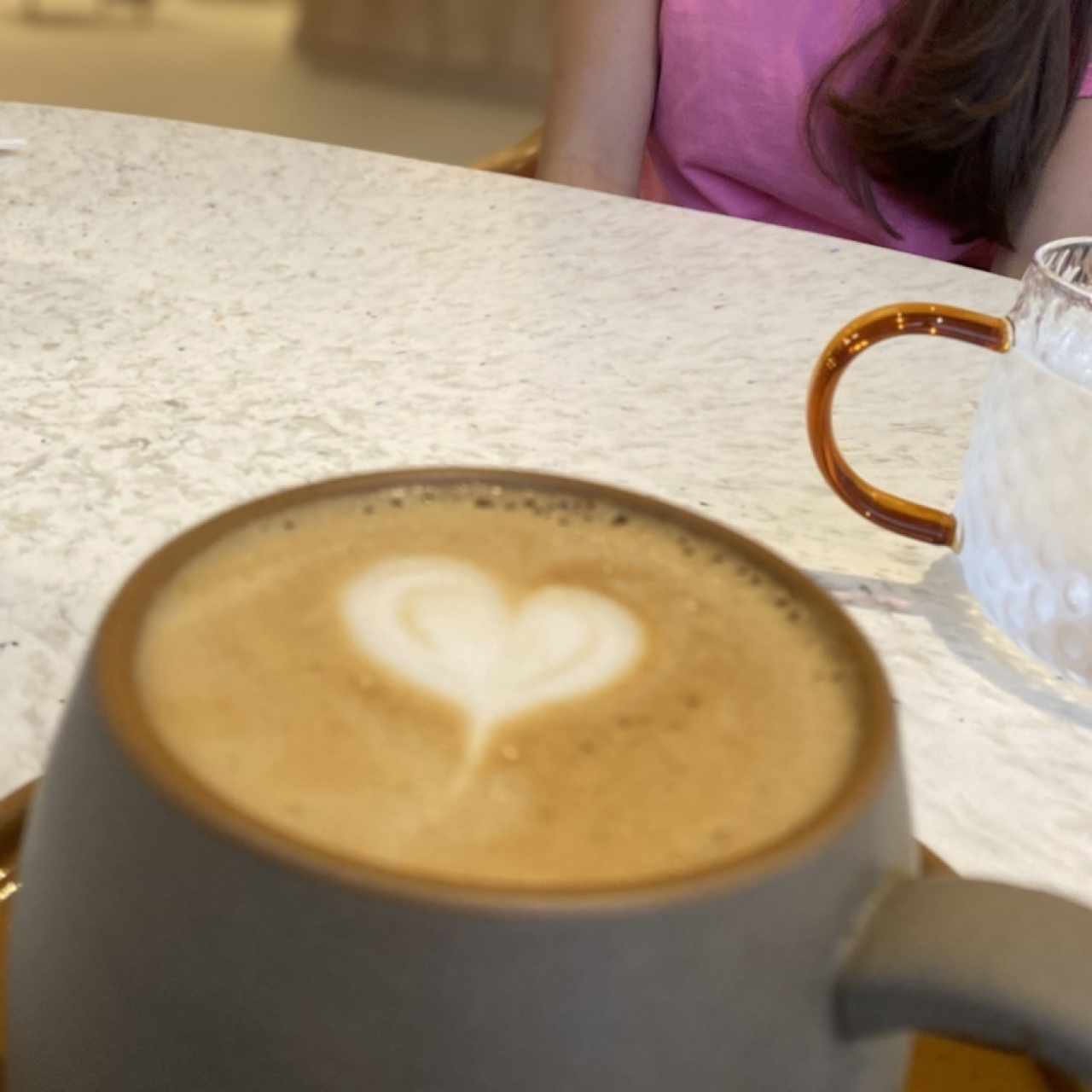 Cafecito con leche de almendra 