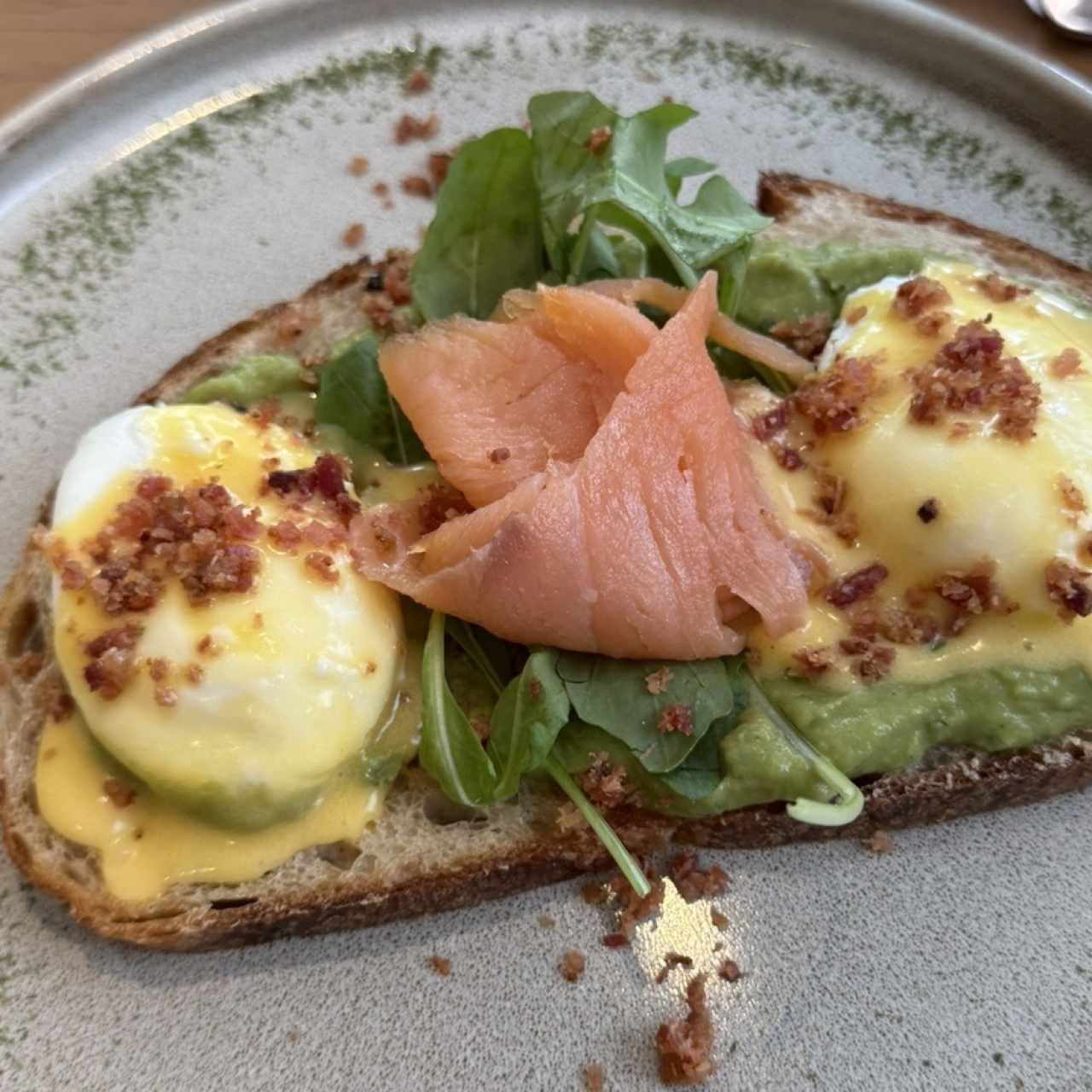 HUEVOS BENEDICTINOS CON SALMÓN