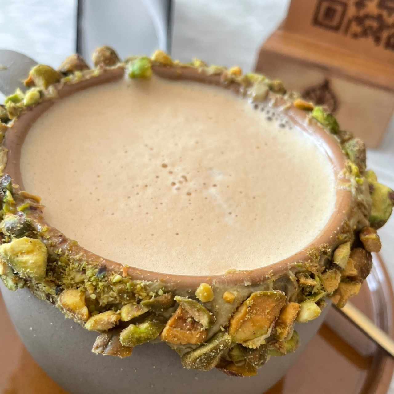 latte con pistacho