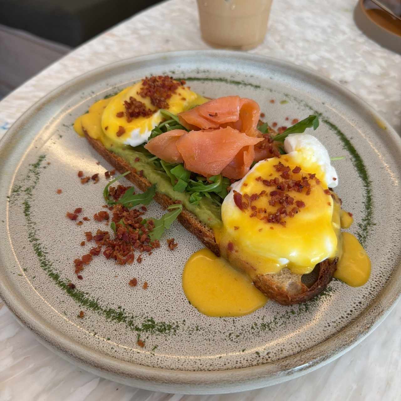 HUEVOS BENEDICTINOS CON SALMÓN