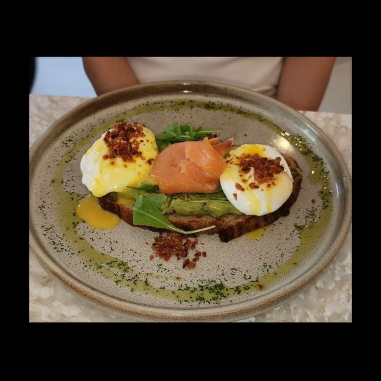 HUEVOS BENEDICTINOS CON SALMÓN