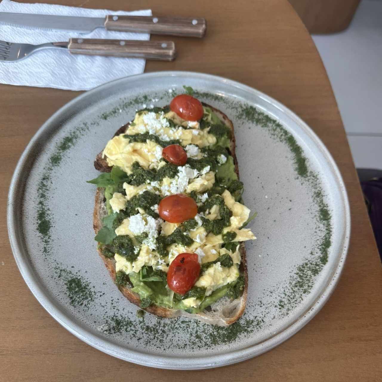 DESAYUNOS - BUNGLA AVOCADO TOAST
