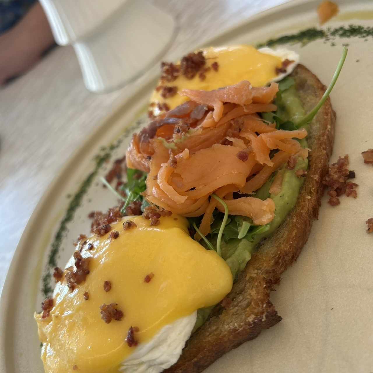 HUEVOS BENEDICTINOS CON SALMÓN