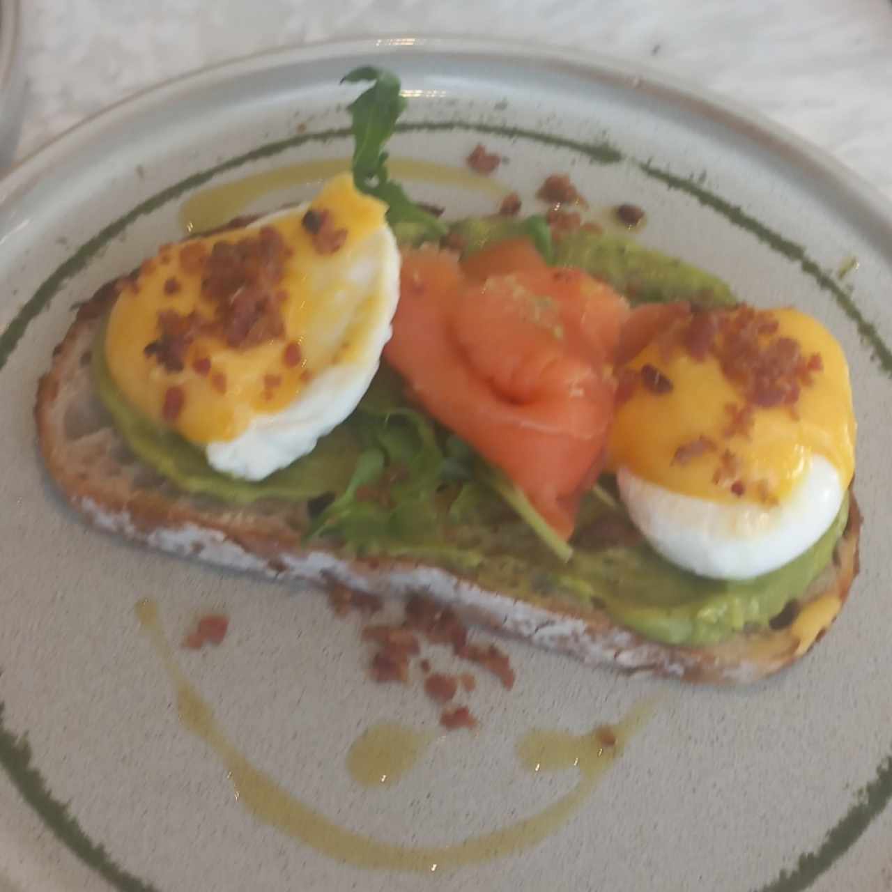 HUEVOS BENEDICTINOS CON SALMÓN