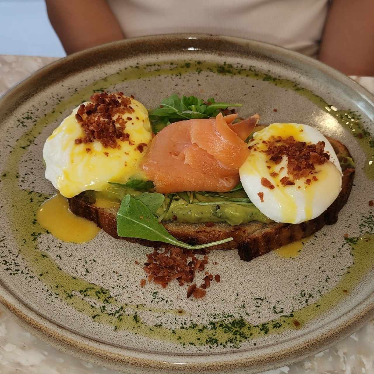 HUEVOS BENEDICTINOS CON SALMÓN