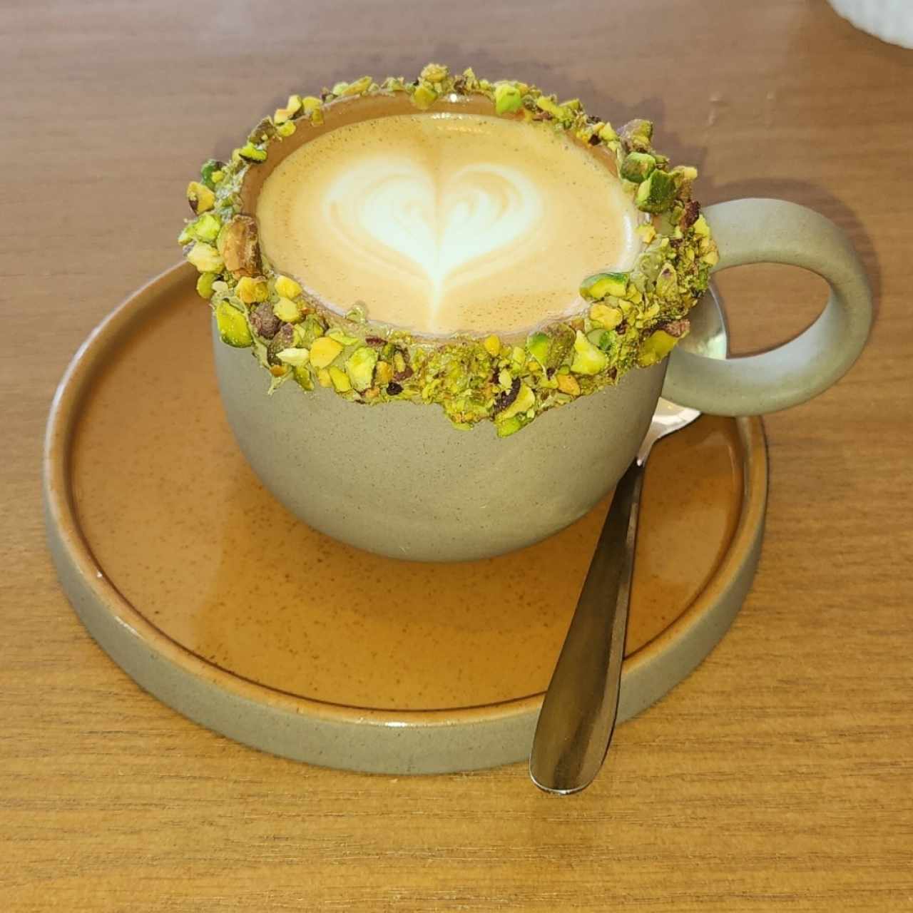 Latte con Pistacho