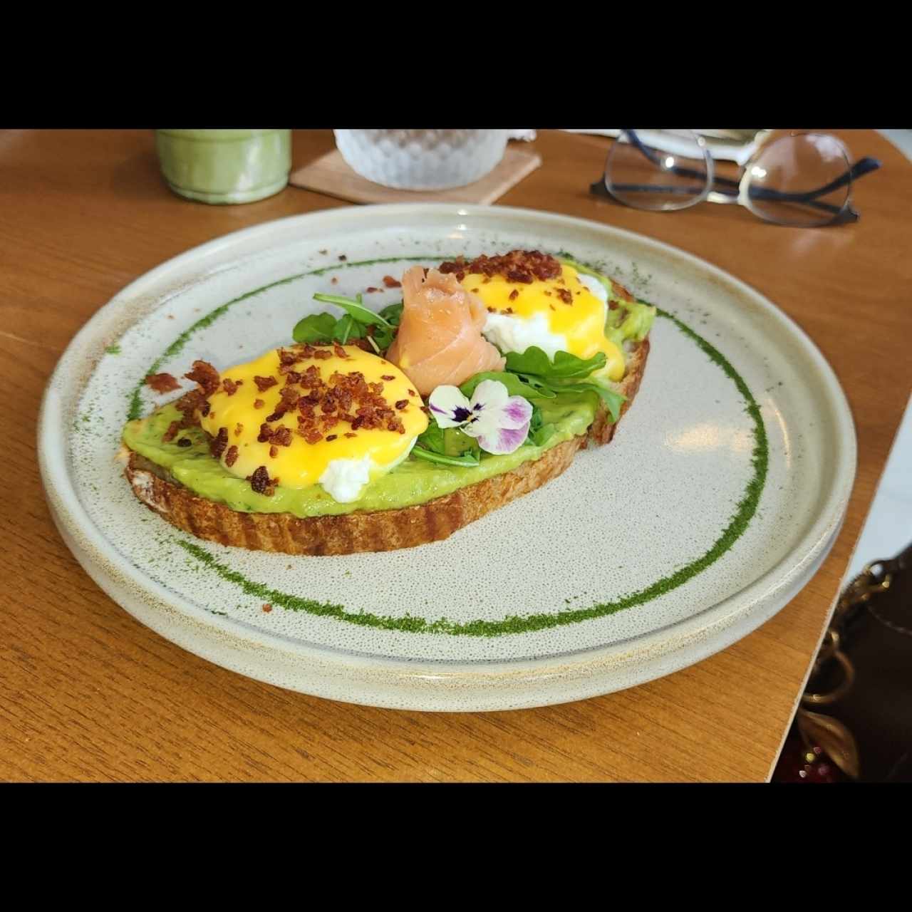 HUEVOS BENEDICTINOS CON SALMÓN