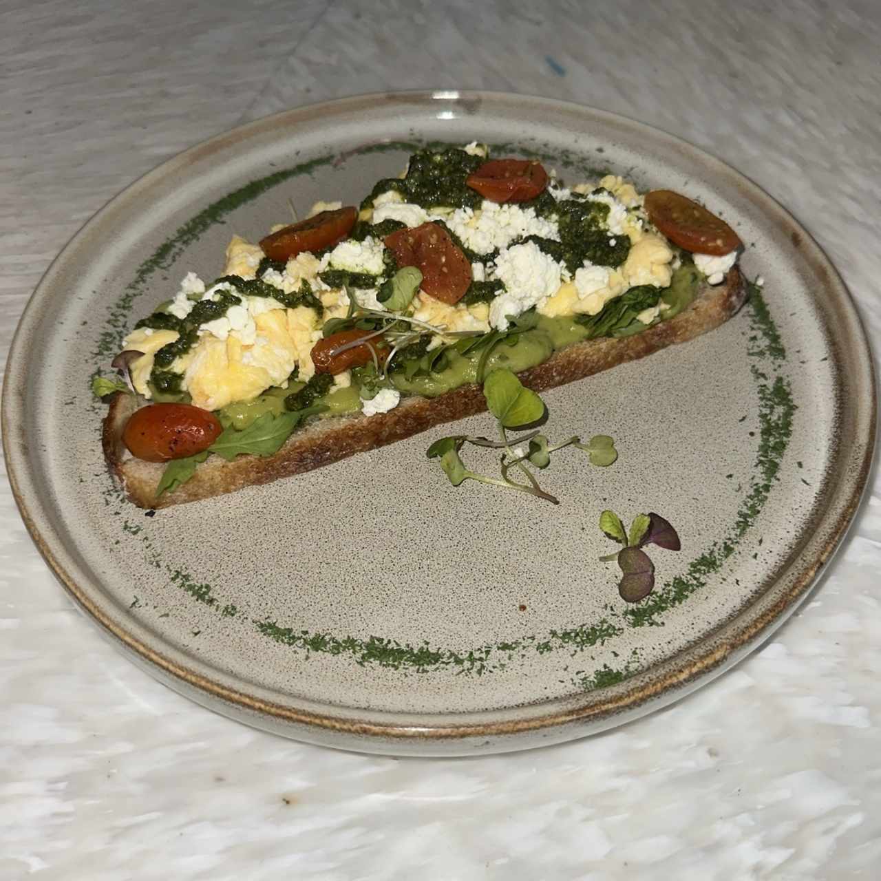 DESAYUNOS - BUNGLA AVOCADO TOAST